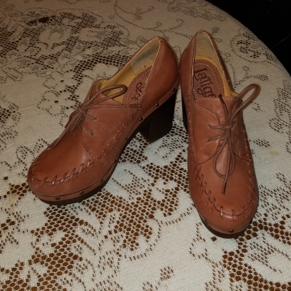 Brown leather Latigo shoes
